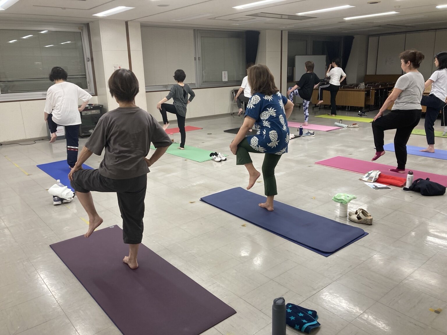 静岡市で行われているグループヨガレッスン